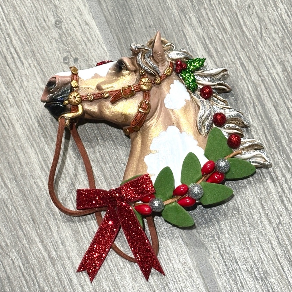 Holiday Horses: “Christmas Eve” design. Decorated Christmas horse ornamnent - Picture 13 of 14